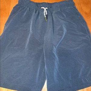 Vineyard Vines Boys Shorts size Large